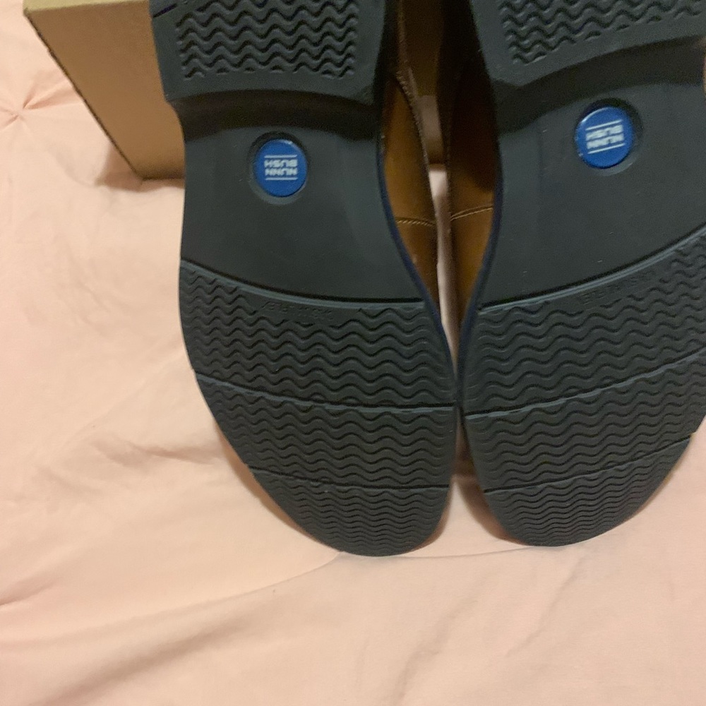 Men's 7 1/2 Nun Bush shoes